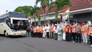 Bunda Indah Amperawati, Antarkan Ratusan Calon Haji Menuju Tanah Suci IMG-20250511-WA0017_copy_1066x600