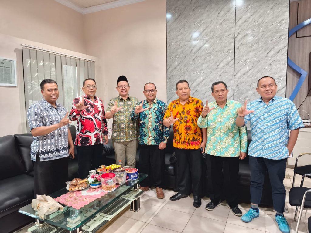 Perkuat Sinergitas hingga Tingkat Daerah, Anggota Komisi X DPR RI Muhammad Nur Purnamasidi Kunjungi BPS Lumajang 5 WhatsApp Image 2025 05 15 at 17.42.34 2