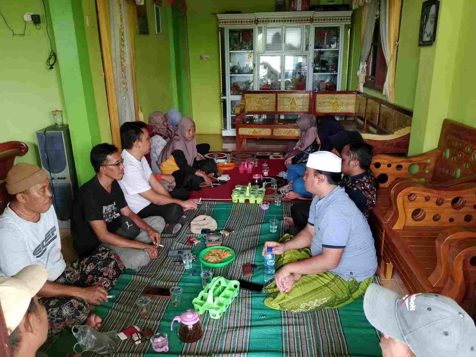 Serapan PIP di Lumajang Rendah! Tim Rumah Aspirasi Bang Pur Turun Gunung Jemput Bola ke Desa-Desa 1 WhatsAppImage2025 05 04at17.55.35 1
