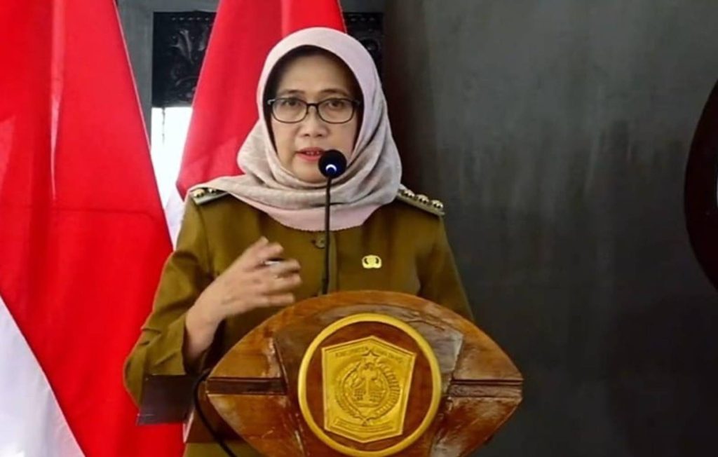 Bunda Indah Bongkar Rencana Besar Lumajang 2025–2029: Jalan Mulus, Wisata Melesat, Rakyat Sejahtera! 2 Bupati Indah Amperawati memberikan pidato dalam Musrenbang RPJMD 2025-2029 di Pendopo Arya Wiraraja Lumajang.