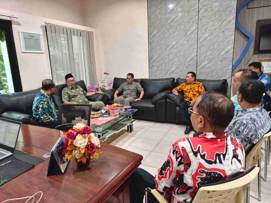 Perkuat Sinergitas hingga Tingkat Daerah, Anggota Komisi X DPR RI Muhammad Nur Purnamasidi Kunjungi BPS Lumajang 2 WhatsAppImage2025 05 15at17.42.33