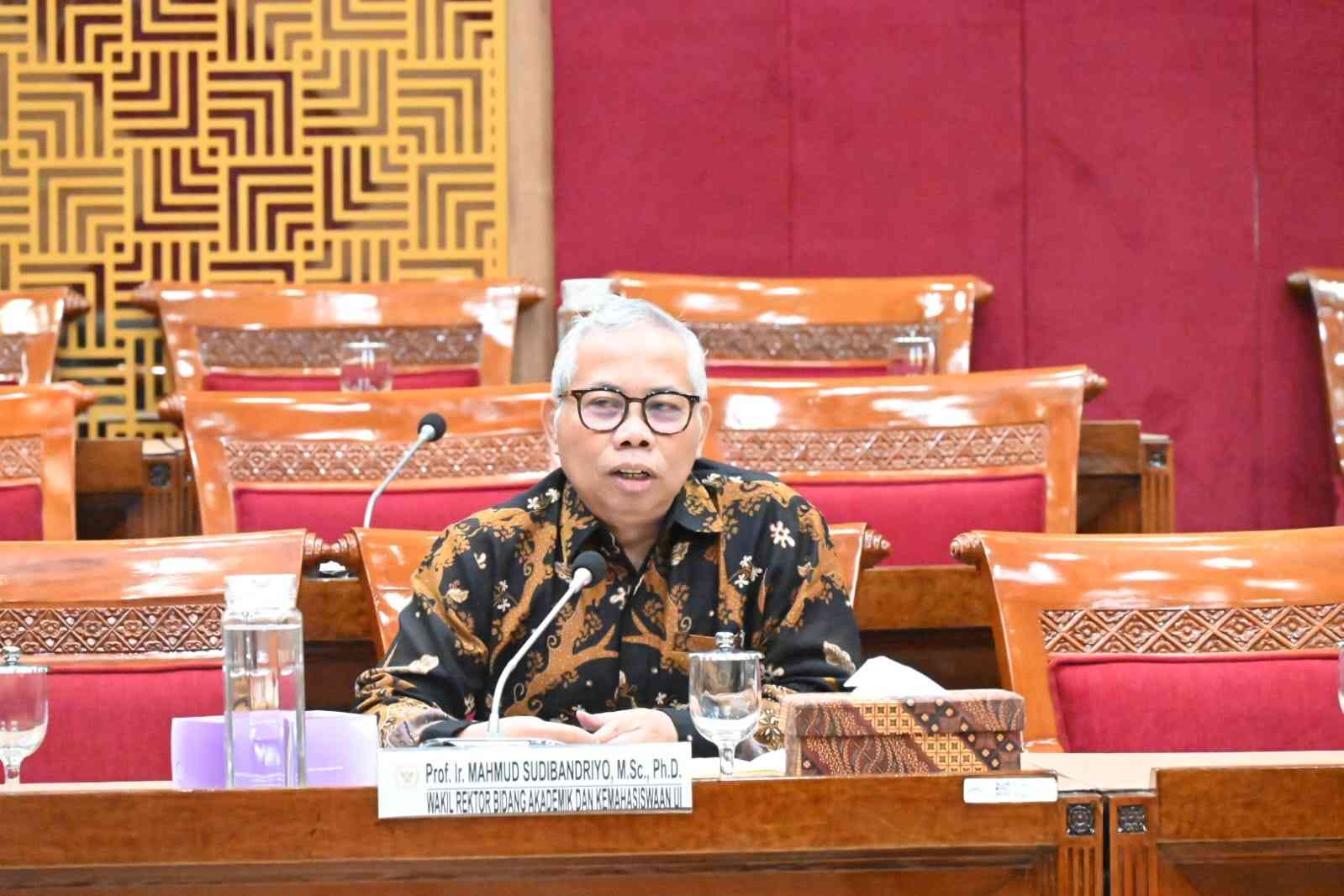 📉 Bang Pur Bongkar Borosnya Anggaran PTKL: Lebih Mahal dari PTN dan PTS! 3 Rapat Dengar Pendapat Umum (RDPU) Panja Komisi X DPR RI bersama para pemerhati pendidikan tinggi, termasuk akademisi dari Universitas Gadjah Mada, di Gedung Parlemen, Jakarta Pusat, Rabu (21/5/2025).