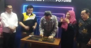 Dealer Motor Listrik Jember Diresmikan Bupati Fawait, United e-Motor Hadir di Jalan Diponegoro Bupati Jember Muhammad Fawait saat meresmikan dealer motor listrik United e-Motor di Jember