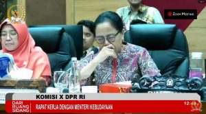 Interupsi dan Isak Tangis Warnai Rapat Komisi X, Bahas Polemik Penulisan Sejarah Indonesia IMG-20250702-WA0025_copy_976x539