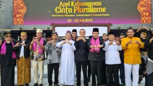 Gus Fawait Terima Wedung Pace, Simbol Kehormatan Budaya Jember dalam Apel Kebangsaan Cinta Pluralisme IMG-20250721-WA0062-715x400