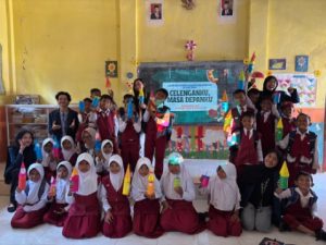 Bukan Sekadar Celengan, Tapi Investasi Masa Depan: Mahasiswa UB Tanamkan Literasi Finansial Sejak Dini di Lumajang fotocelengan1_copy_478x359