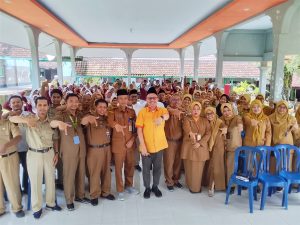 Dari Penjual Es Lilin ke Senayan: Bang Pur Sentuh Semangat Siswa SMPN 7 Slawu IMG_20251014_094312_072