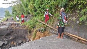 Lahar Semeru Putuskan Akses Warga, Anggota Komisi X DPR RI Bang Pur Desak Pembangunan Jembatan Baru IMG-20251103-WA0006