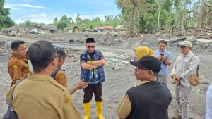 Di Sekolah Darurat Supiturang, Purnamasidi Menyemai Harapan di Bawah Tenda Putih Bang pur rapat darurat erupsi semeru