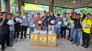 Dukung Atlet Sepak Bola, Muhamad Nur Purnamasidi Bagi-bagi Bola ke Puluhan Klub IMG-20251224-WA0103(1)