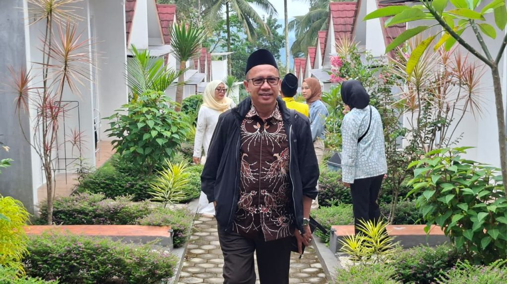 Anggota Komisi X DPR RI, H. Muhamad Nur Purnamasidi ( Foto di Kabupaten Lumajang)